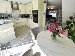 Kitchen Diner- click for photo gallery